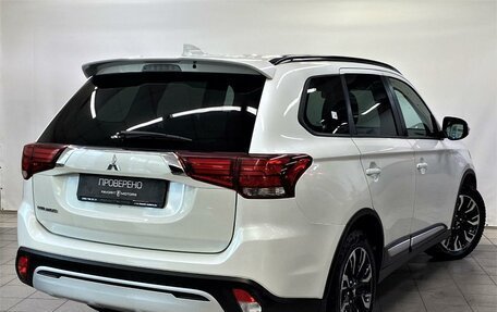 Mitsubishi Outlander III рестайлинг 3, 2021 год, 2 580 000 рублей, 6 фотография