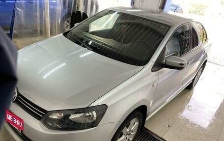 Volkswagen Polo VI (EU Market), 2010 год, 749 000 рублей, 2 фотография