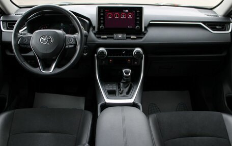 Toyota RAV4, 2021 год, 4 699 000 рублей, 13 фотография
