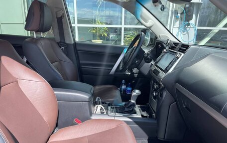 Toyota Land Cruiser Prado 150 рестайлинг 2, 2018 год, 6 099 000 рублей, 6 фотография