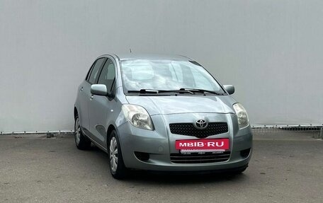 Toyota Yaris III рестайлинг, 2008 год, 745 000 рублей, 3 фотография