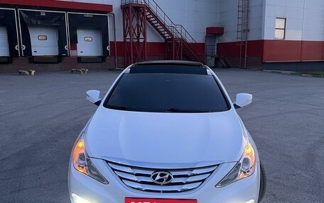 Hyundai Sonata VI, 2011 год, 1 350 000 рублей, 2 фотография