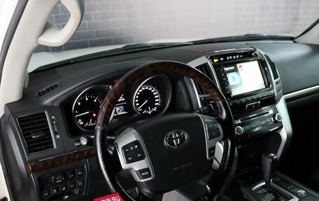Toyota Land Cruiser 200, 2014 год, 4 300 000 рублей, 17 фотография