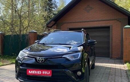 Toyota RAV4, 2018 год, 2 900 000 рублей, 2 фотография