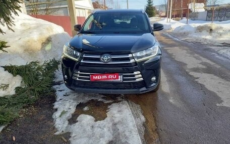 Toyota Highlander III, 2019 год, 4 300 000 рублей, 2 фотография