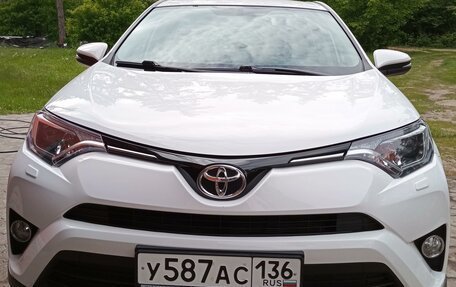 Toyota RAV4, 2017 год, 2 850 000 рублей, 2 фотография