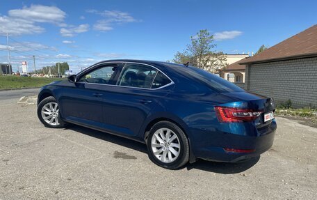 Skoda Superb III рестайлинг, 2018 год, 2 450 000 рублей, 3 фотография