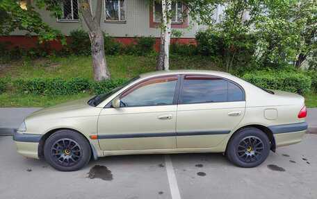 Toyota Avensis III рестайлинг, 2001 год, 400 000 рублей, 5 фотография