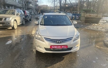 Hyundai Solaris II рестайлинг, 2015 год, 973 000 рублей, 1 фотография