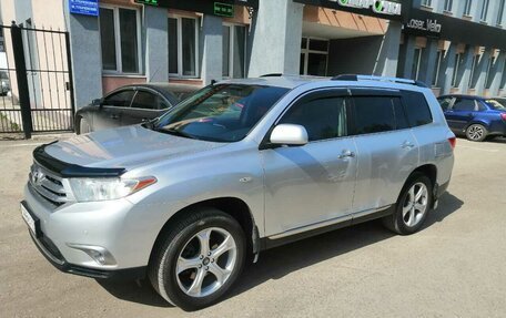 Toyota Highlander III, 2012 год, 2 350 000 рублей, 1 фотография