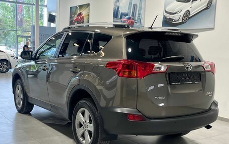 Toyota RAV4, 2015 год, 2 449 900 рублей, 4 фотография