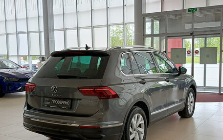 Volkswagen Tiguan II, 2021 год, 3 196 000 рублей, 5 фотография