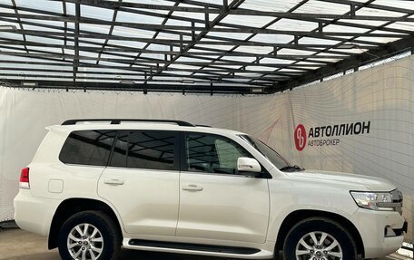 Toyota Land Cruiser 200, 2017 год, 6 350 000 рублей, 6 фотография