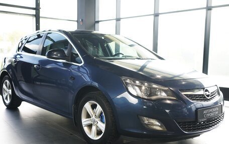 Opel Astra J, 2010 год, 890 000 рублей, 3 фотография