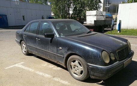 Mercedes-Benz E-Класс, 1998 год, 285 000 рублей, 3 фотография