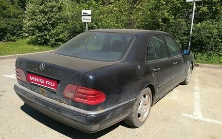 Mercedes-Benz E-Класс, 1998 год, 285 000 рублей, 2 фотография