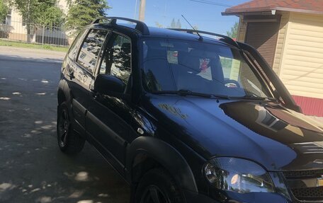 Chevrolet Niva I рестайлинг, 2018 год, 885 000 рублей, 5 фотография