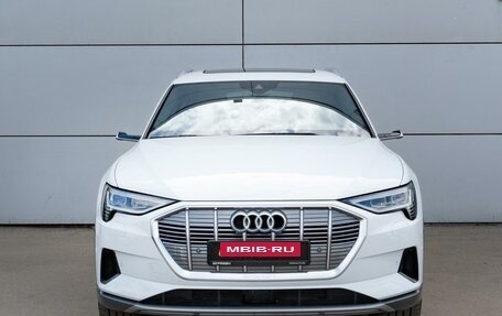 Audi e-tron I, 2019 год, 5 824 000 рублей, 3 фотография