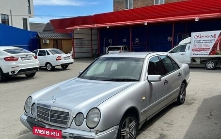 Mercedes-Benz E-Класс, 1998 год, 270 000 рублей, 1 фотография