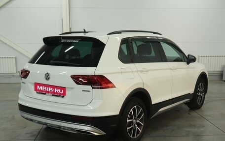 Volkswagen Tiguan II, 2019 год, 2 450 000 рублей, 3 фотография