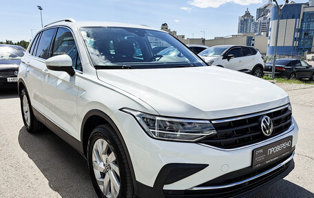 Volkswagen Tiguan II, 2021 год, 3 970 000 рублей, 3 фотография