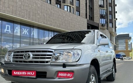 Toyota Land Cruiser 100 рестайлинг 2, 2006 год, 2 450 000 рублей, 1 фотография