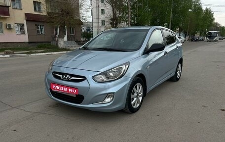 Hyundai Solaris II рестайлинг, 2012 год, 820 000 рублей, 1 фотография