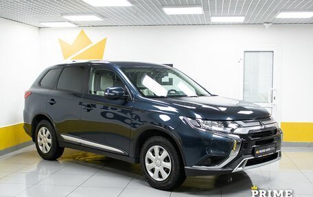 Mitsubishi Outlander III рестайлинг 3, 2020 год, 2 390 000 рублей, 3 фотография