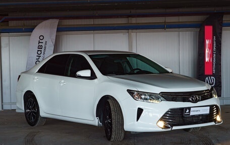 Toyota Camry, 2015 год, 2 070 000 рублей, 3 фотография