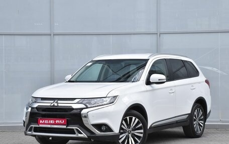 Mitsubishi Outlander III рестайлинг 3, 2019 год, 2 900 000 рублей, 1 фотография