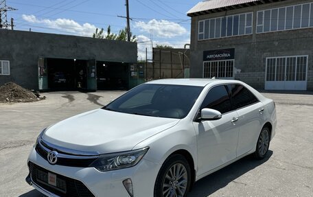 Toyota Camry, 2017 год, 2 290 000 рублей, 1 фотография