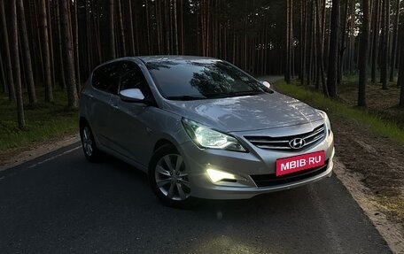 Hyundai Solaris II рестайлинг, 2015 год, 1 150 000 рублей, 1 фотография