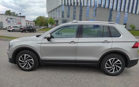 Volkswagen Tiguan II, 2018 год, 2 450 000 рублей, 2 фотография