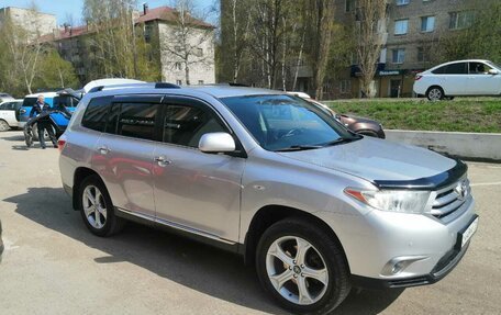 Toyota Highlander III, 2012 год, 2 350 000 рублей, 2 фотография