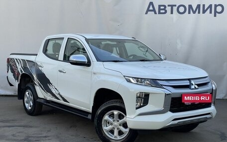 Mitsubishi L200 IV рестайлинг, 2023 год, 3 780 000 рублей, 3 фотография