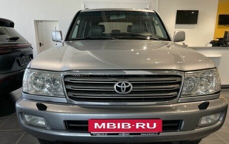 Toyota Land Cruiser 100 рестайлинг 2, 2004 год, 1 902 000 рублей, 2 фотография