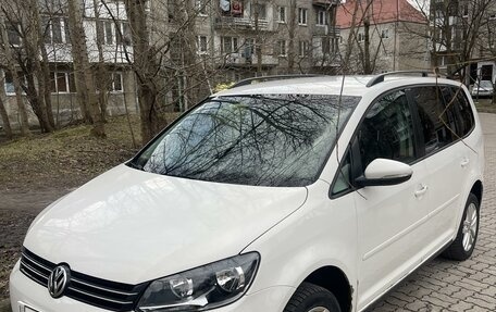 Volkswagen Touran III, 2010 год, 1 050 000 рублей, 1 фотография