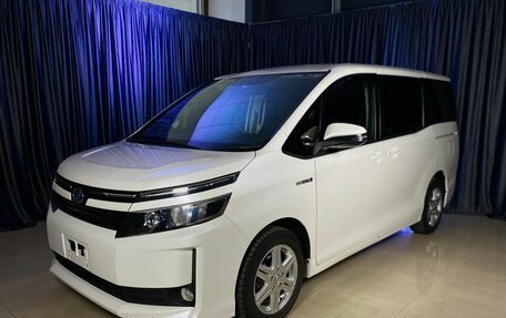 Toyota Voxy III, 2014 год, 2 299 000 рублей, 1 фотография