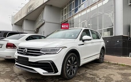 Volkswagen Tiguan II, 2024 год, 4 800 000 рублей, 1 фотография