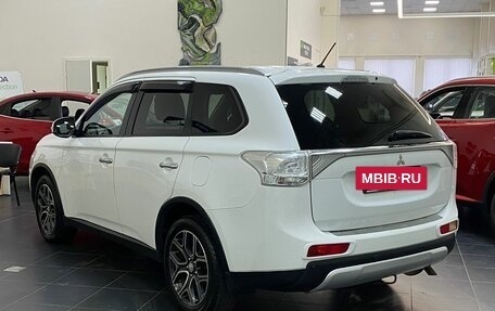 Mitsubishi Outlander III рестайлинг 3, 2014 год, 1 549 000 рублей, 2 фотография