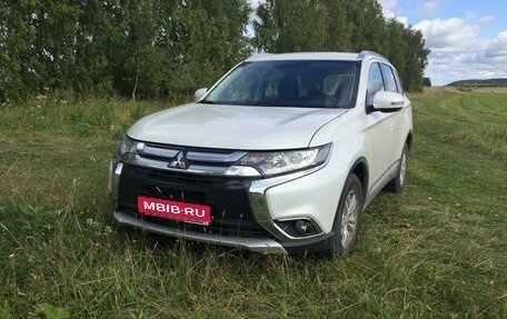 Mitsubishi Outlander III рестайлинг 3, 2017 год, 2 300 000 рублей, 1 фотография