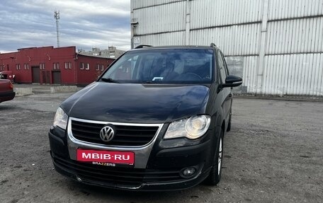 Volkswagen Touran III, 2010 год, 630 000 рублей, 1 фотография