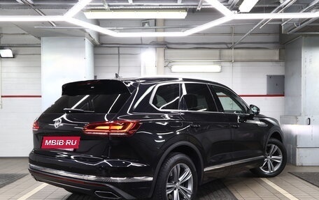 Volkswagen Touareg III, 2018 год, 5 360 000 рублей, 2 фотография