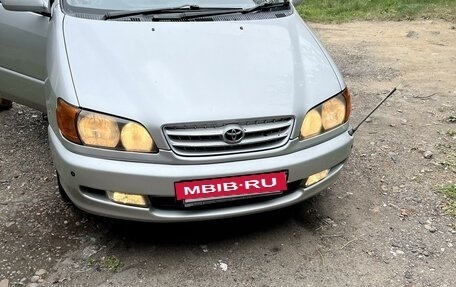 Toyota Ipsum II, 2000 год, 777 000 рублей, 2 фотография