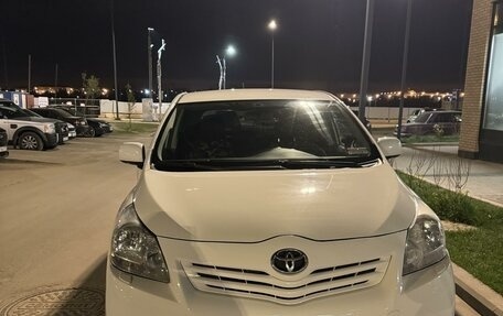 Toyota Verso I, 2011 год, 1 100 000 рублей, 3 фотография