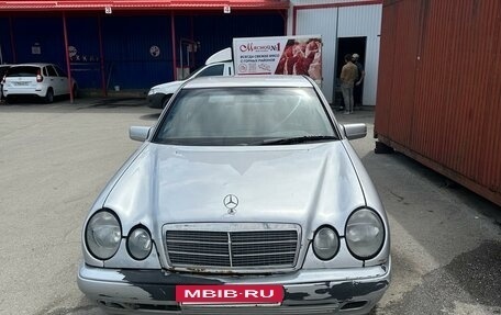 Mercedes-Benz E-Класс, 1998 год, 270 000 рублей, 2 фотография