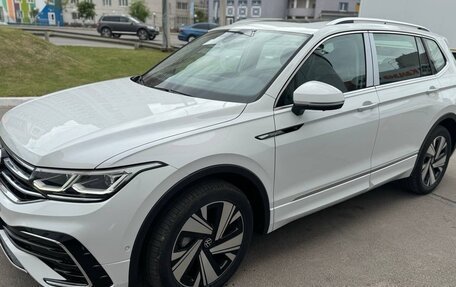 Volkswagen Tiguan II, 2023 год, 5 300 000 рублей, 2 фотография