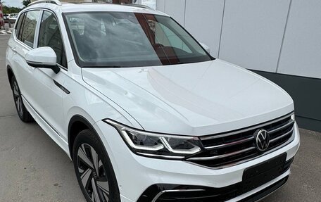 Volkswagen Tiguan II, 2023 год, 5 300 000 рублей, 4 фотография