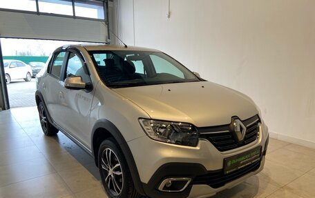 Renault Logan II, 2020 год, 1 375 000 рублей, 2 фотография