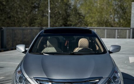Hyundai Sonata VI, 2011 год, 920 000 рублей, 2 фотография